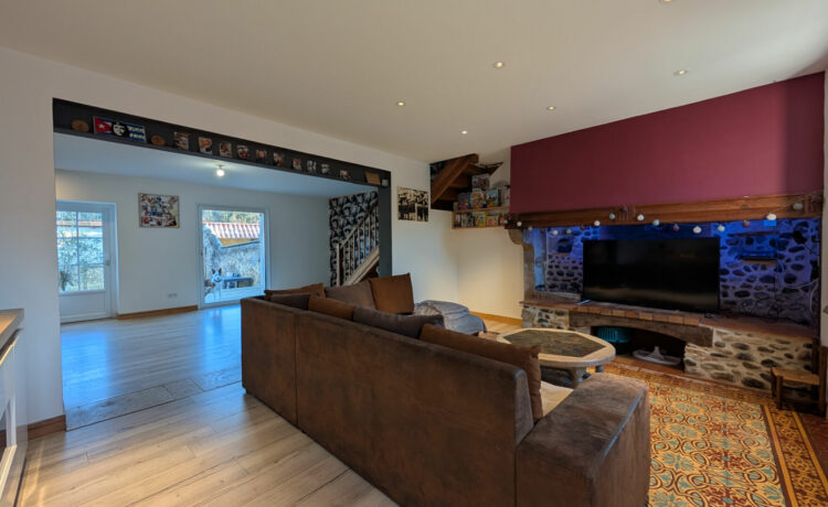 Maison 5 pièce(s) 143 m2 1